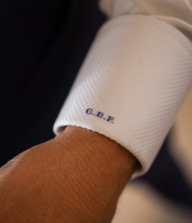 Detalhe de abotoamento e tecido de camisa
